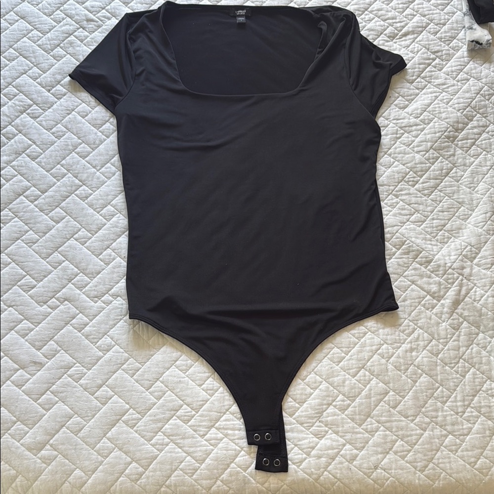 Express Body contour Bodysuit - L, black, short sleeve, square neck